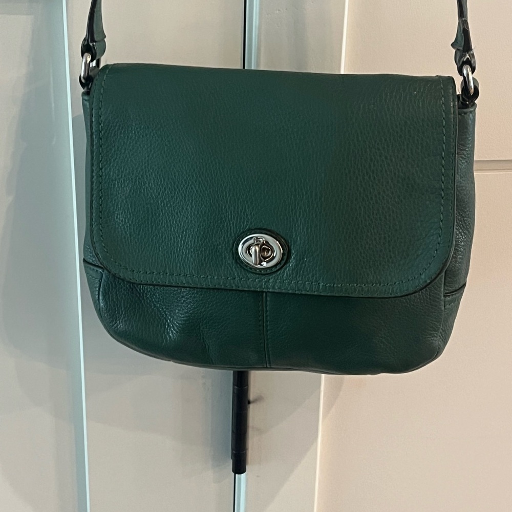 Coach Pebble Leather Crossbody Bag In Green Adjust Strap Turn Lock Flap F23663